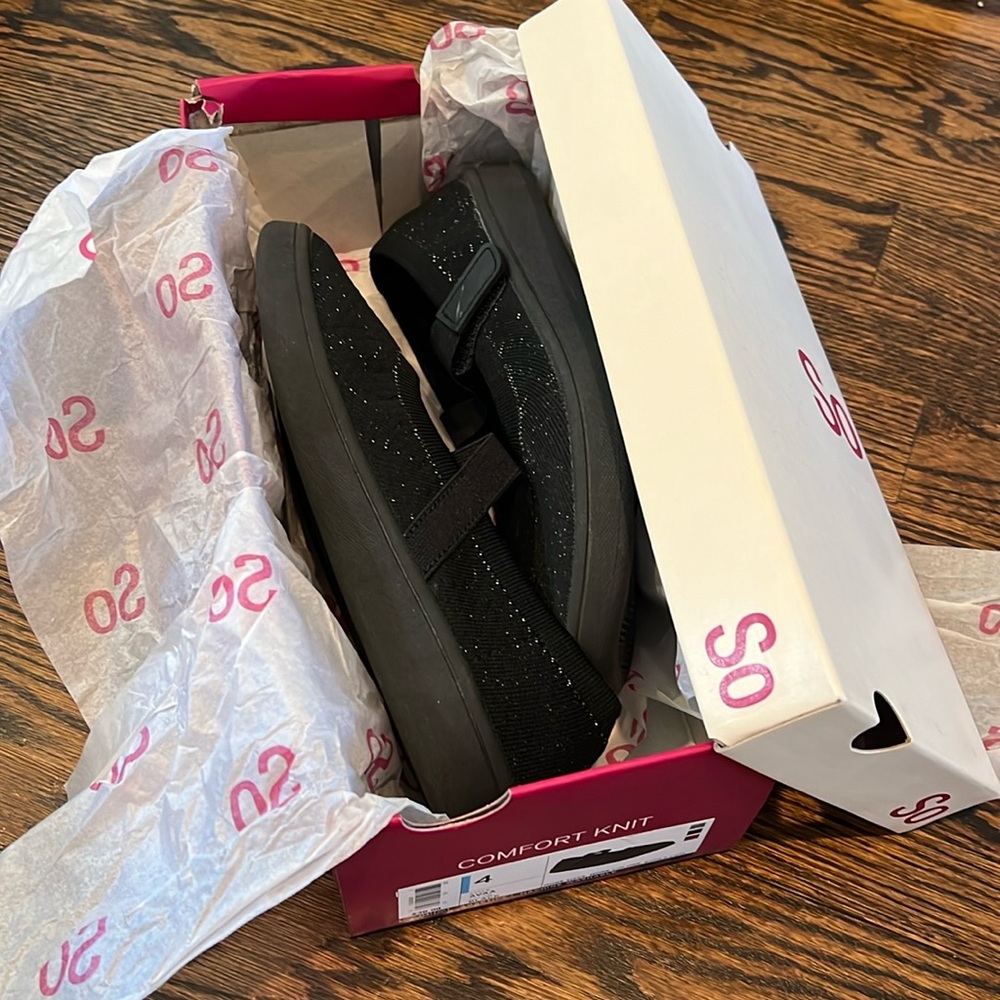 Size 4 So MaryJanes
